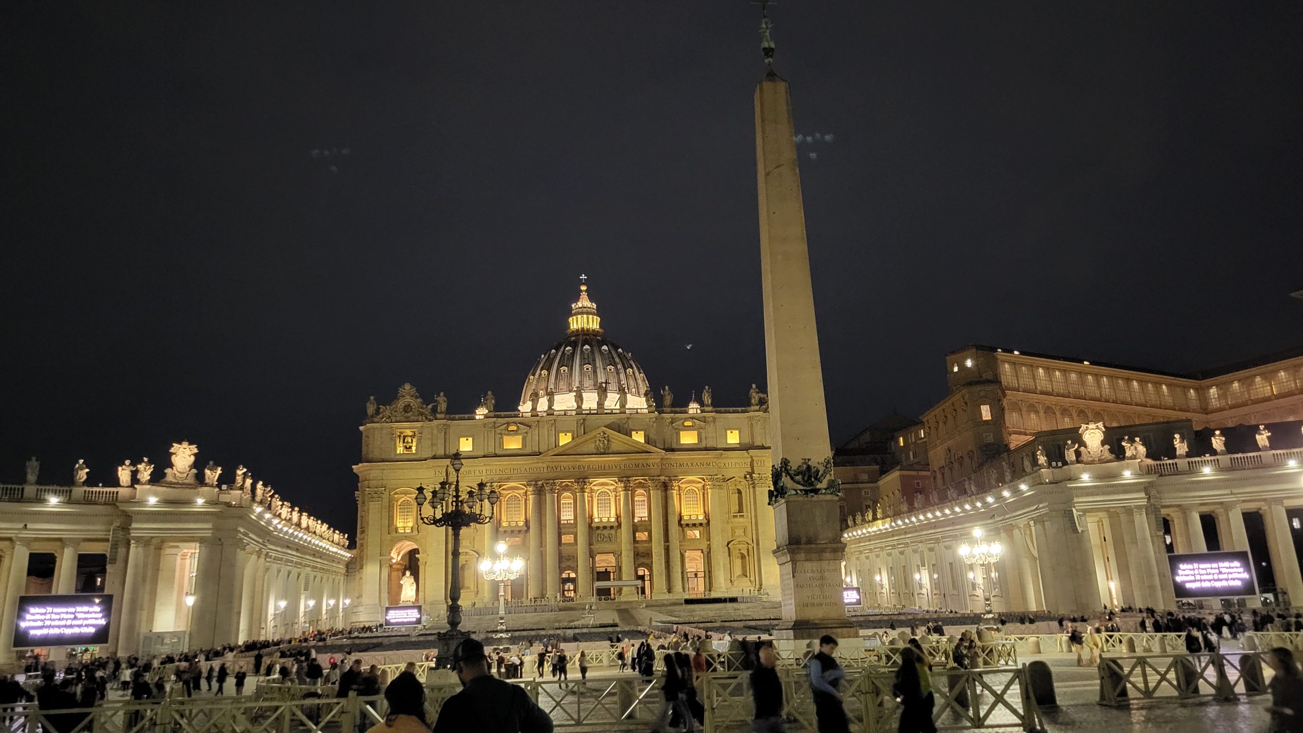 Petersplatz bei Nacht